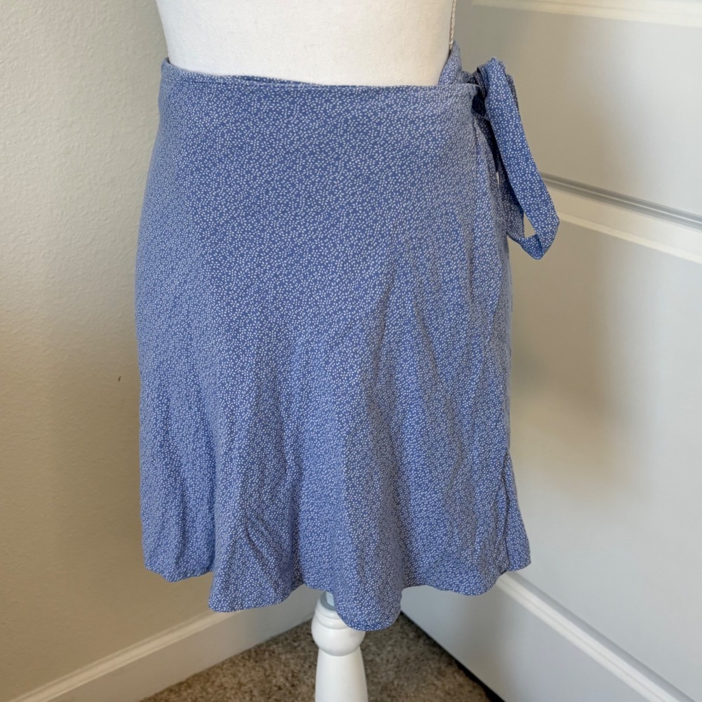 Brandy Melville Blue Floral Wrap Mini Skirt One Size Side Tie Summer - Picture 4 of 7